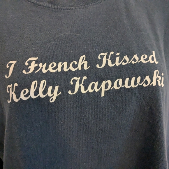 Men's T-shirt I French Kissed Kelly Kapowski 90s Saved By The Bell Funny Graphic - Picture 2 of 5